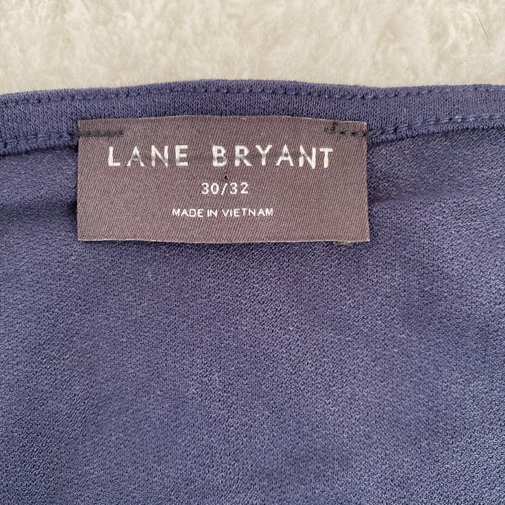 Lane Bryant NWOT Womens Short Sleeve V-neck Rayon Top, Pleated Detail, Navy, 4X - Picture 3 of 7